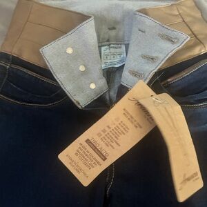 Selling cute jeans 👖 lift butt Colombianos size 3 color blue dark price $80